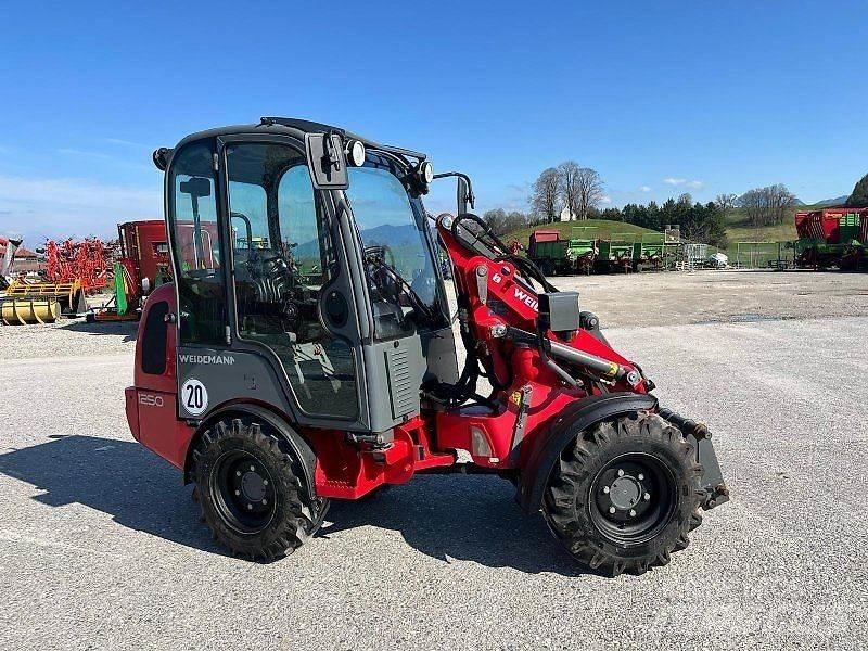Weidemann 1250 Мини товарачи
