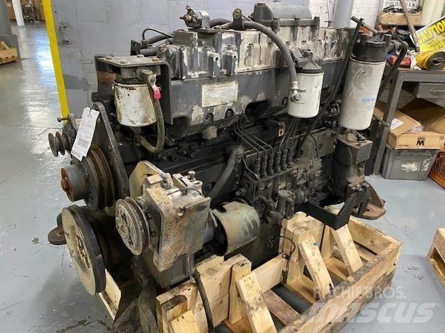 Komatsu SA6D125E-2 Двигатели