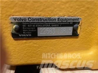 Volvo G990 Предаване