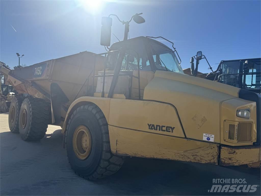 CAT 745 Дъмпери/моторни превозни средства