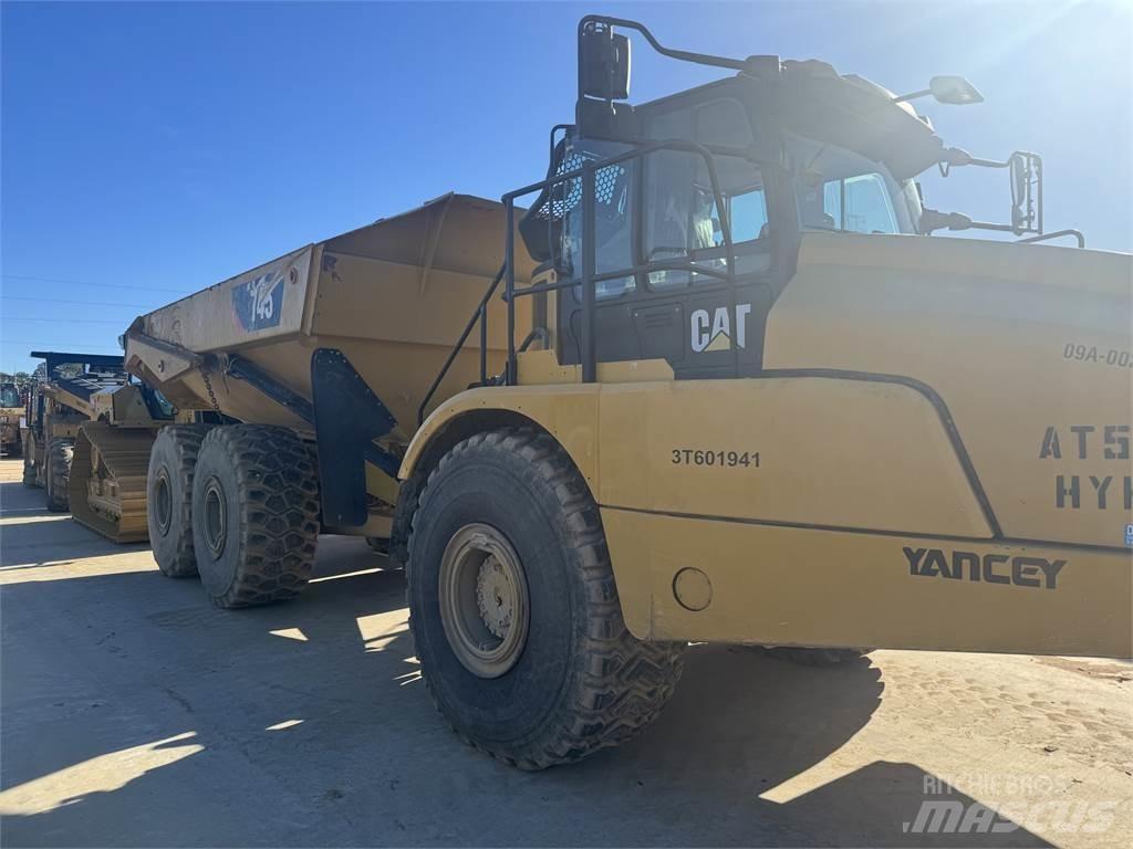 CAT 745 Дъмпери/моторни превозни средства