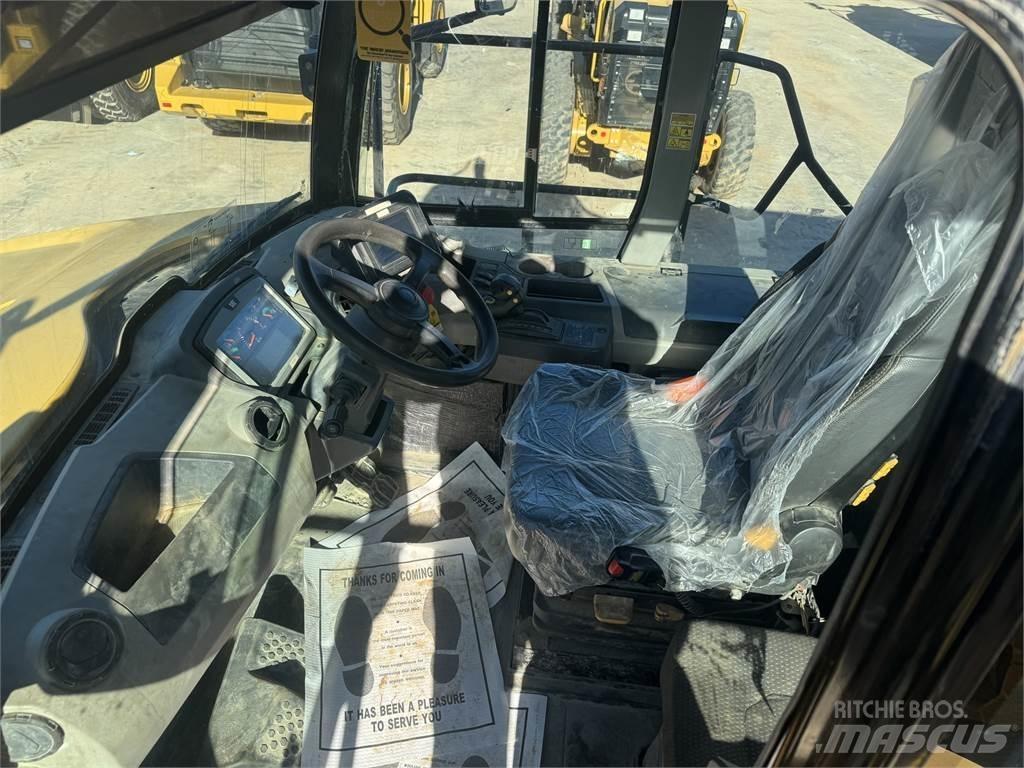 CAT 745 Дъмпери/моторни превозни средства