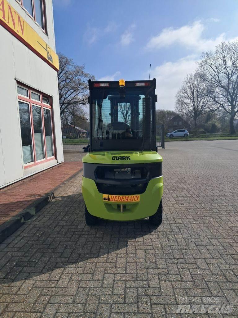Clark S35D Дизелови камиони