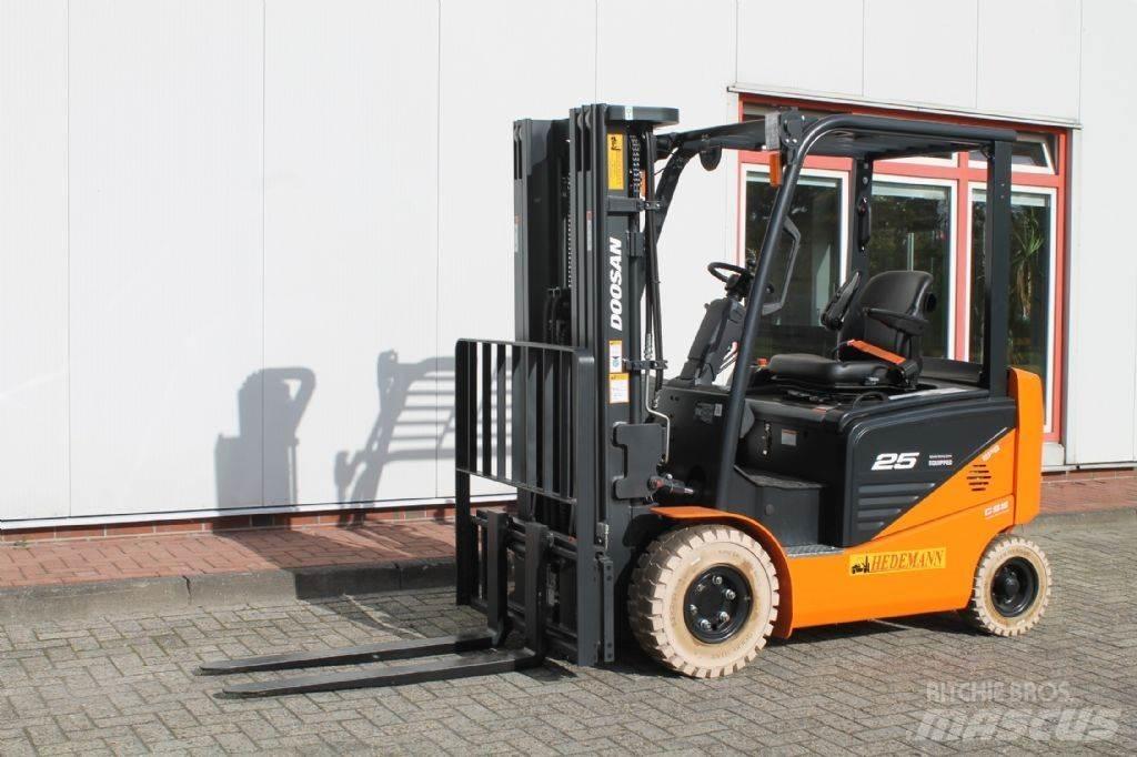 Doosan B25NS Електрически вилични кари-повдигачи