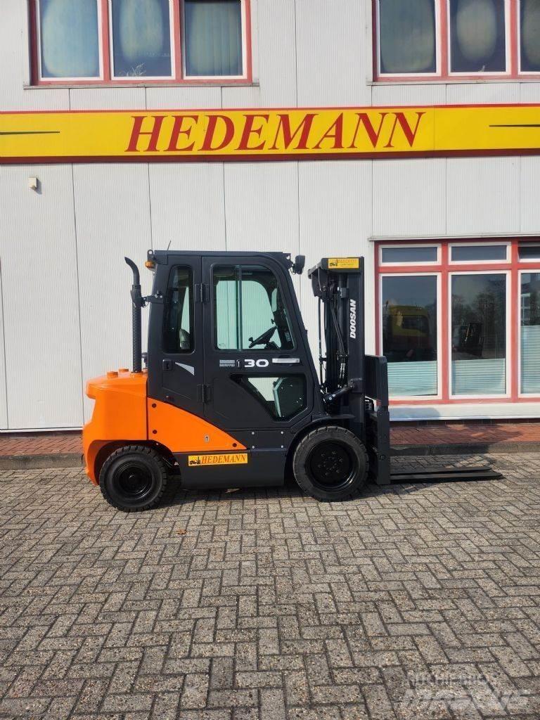 Doosan D30S-7 Дизелови камиони