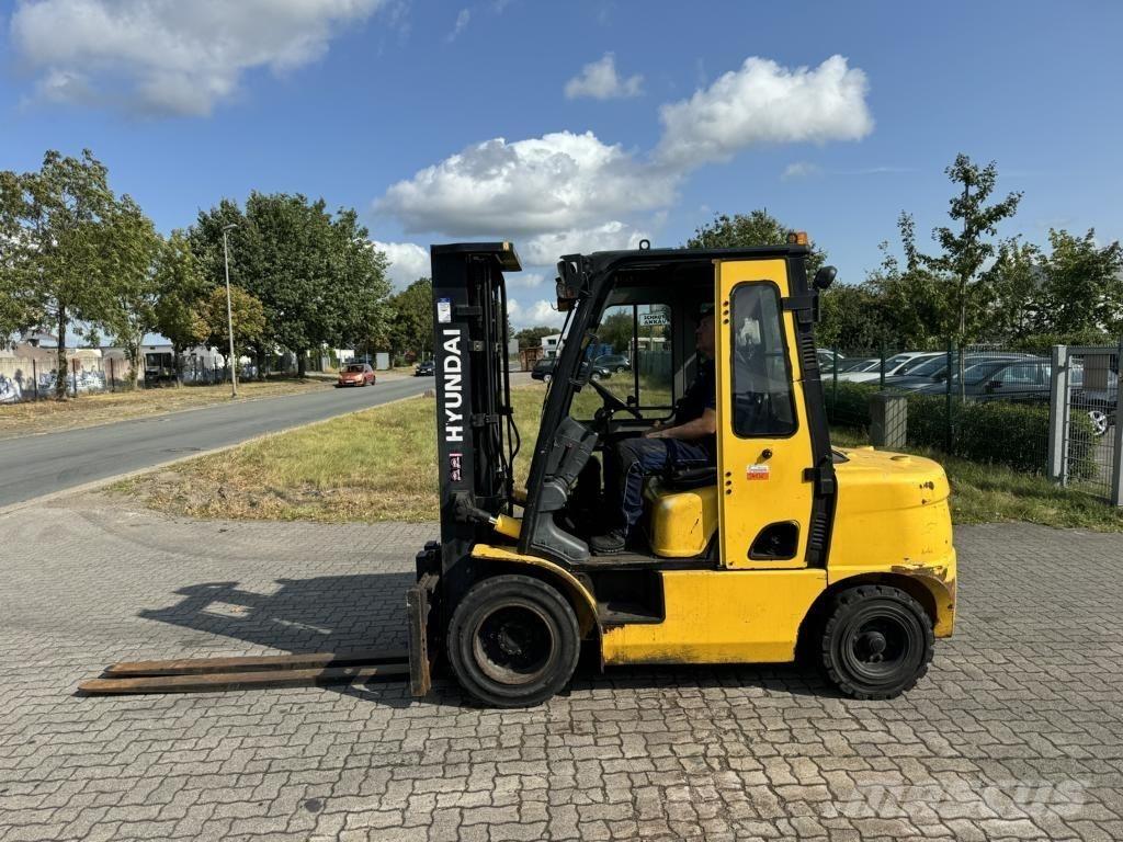 Hyundai 33D-7E Дизелови камиони