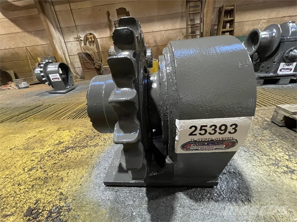 CAT 318BL Køregear Предаване