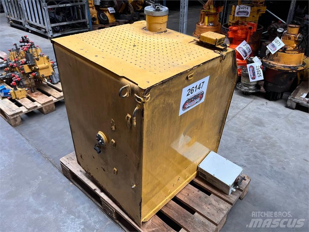 CAT 323D brændstoftank Други компоненти