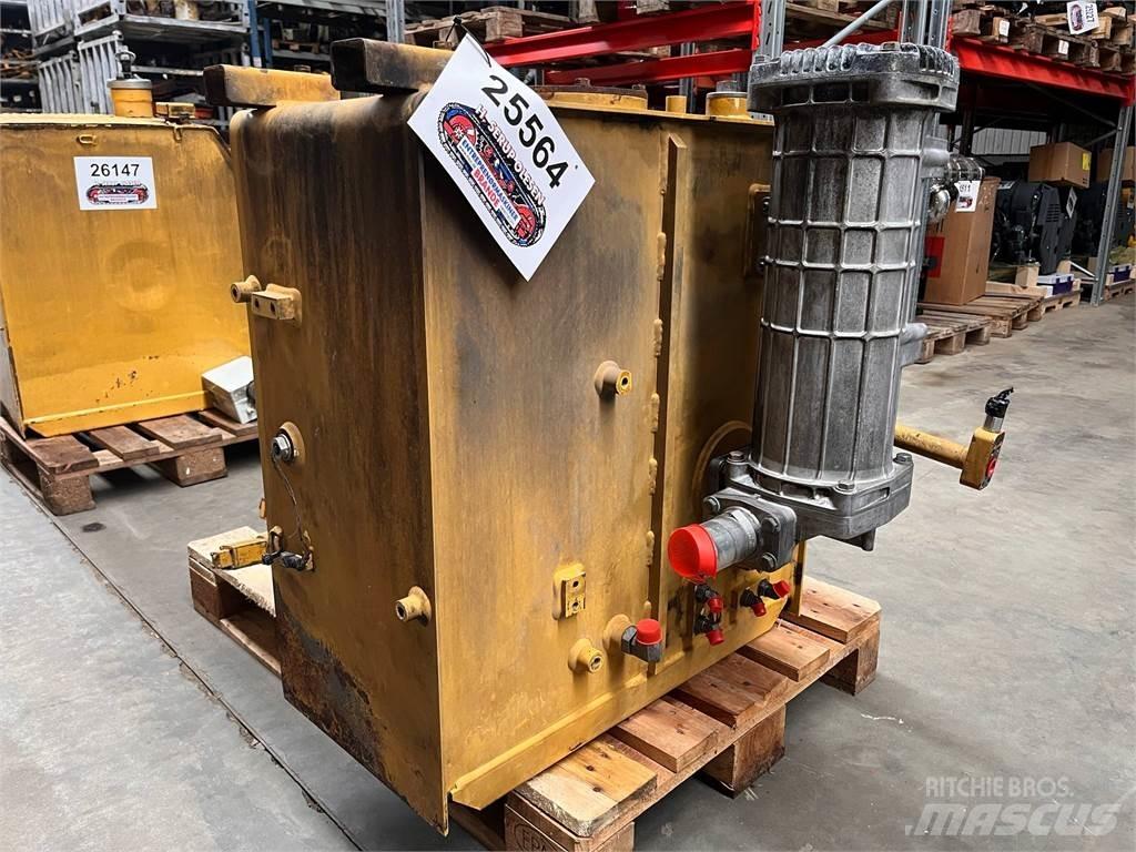 CAT 323D hydrauliktank Хидравлични