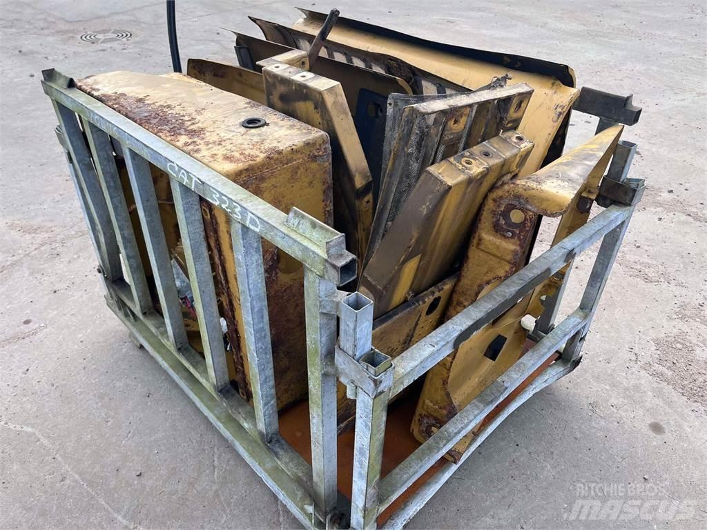 CAT 323D Skærme Други компоненти