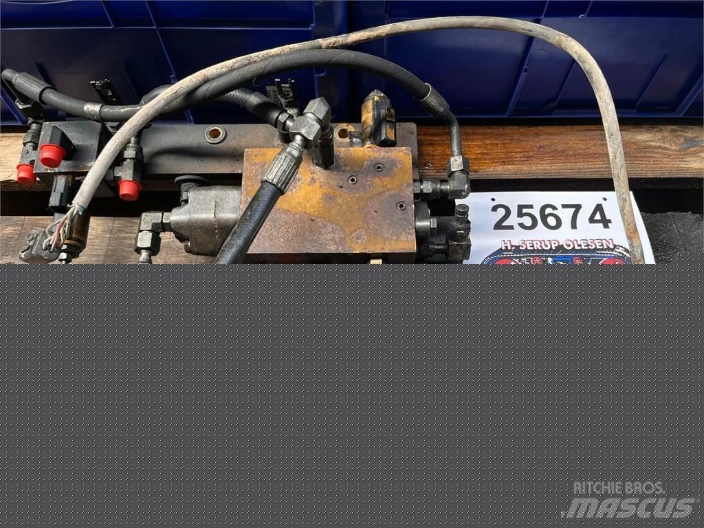 CAT 323D ventilgruppe-CON Хидравлични
