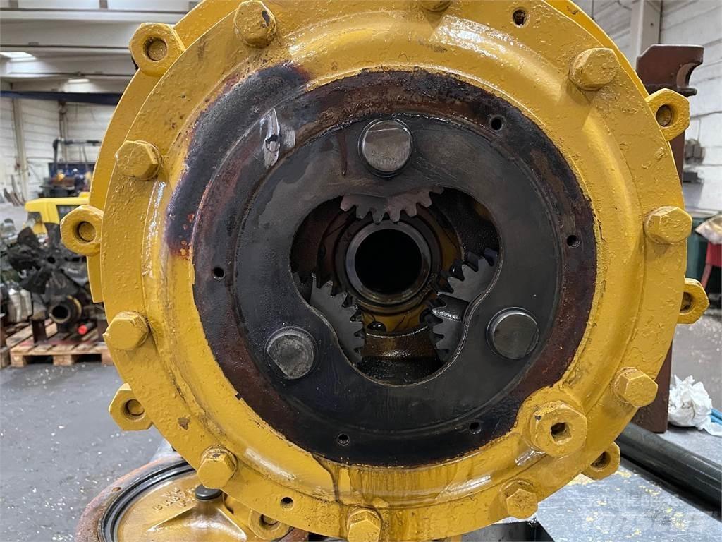 CAT 930 Front aksel Оси
