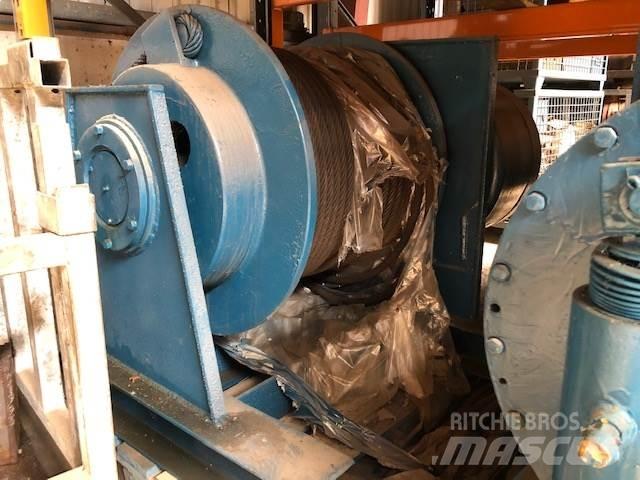 Demag spil Подемници, лебедки и елеватори за материали
