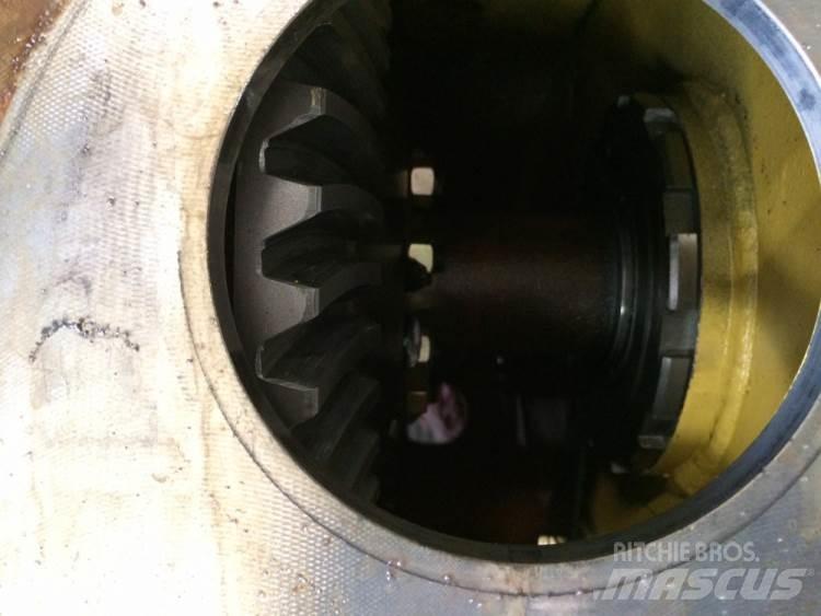 Komatsu D37P-5 Køregear Предаване