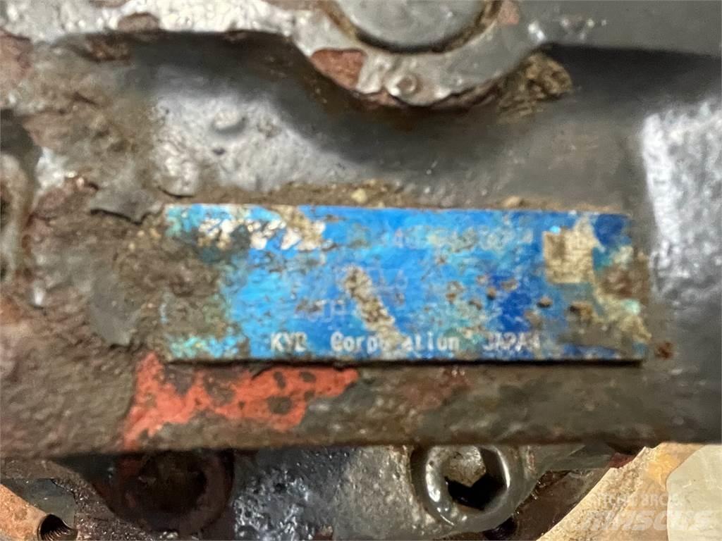 New Holland E485B Køregear Предаване