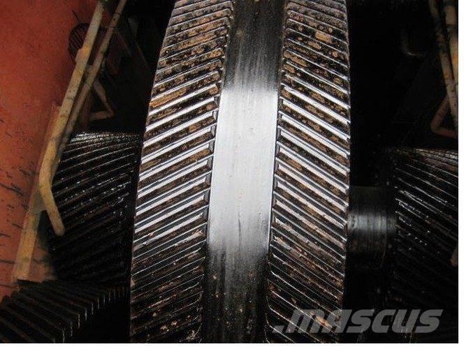  Spil ex Dana Hull Grimsby Подемници, лебедки и елеватори за материали
