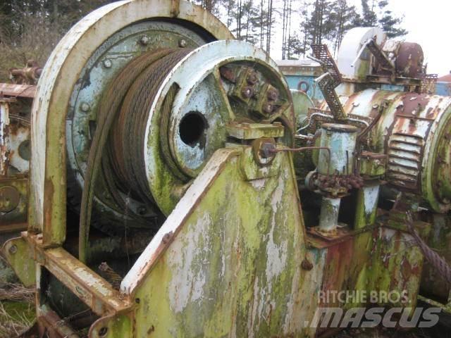  Støttebensspil ex. Storhavn Подемници, лебедки и елеватори за материали
