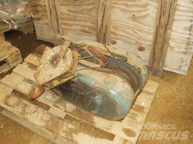 Thrige traverskran 500 kg Всъдеходни кранове