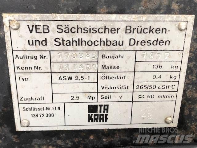 VEB spil - 2,5 T - 2 stk. Подемници, лебедки и елеватори за материали
