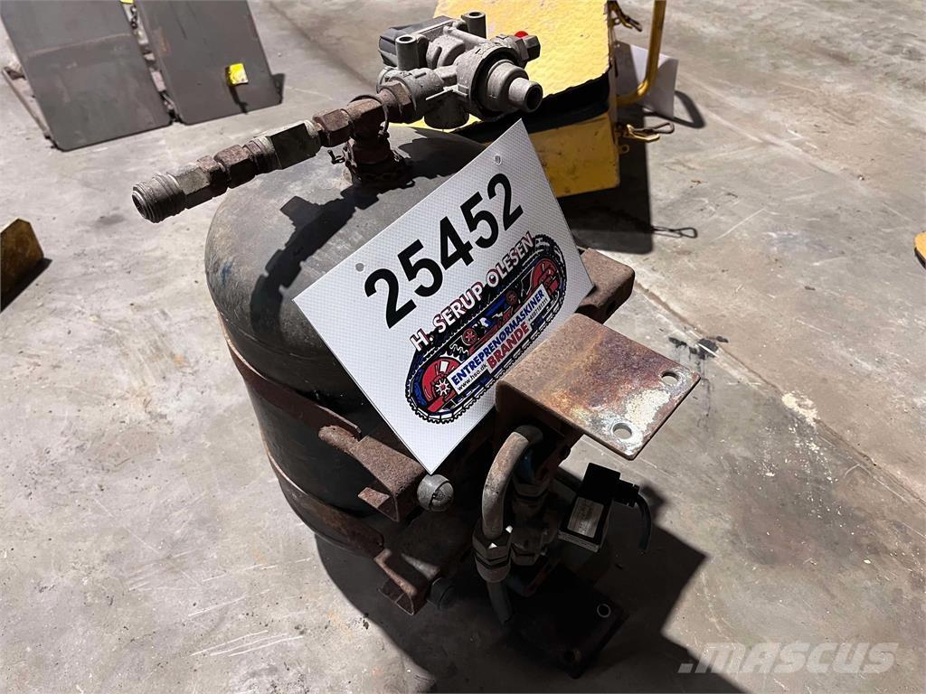 Volvo L120F lufttank Други компоненти