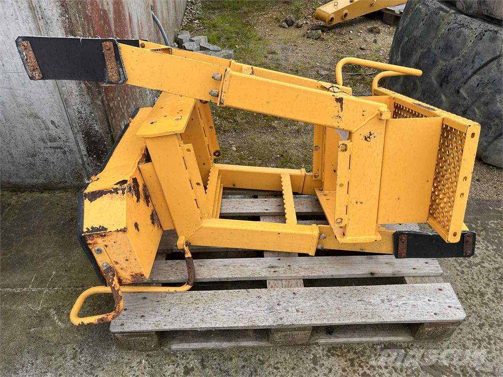 Volvo L220E trappe Други компоненти