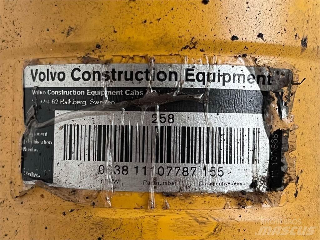 Volvo L90E styrecylinder Хидравлични