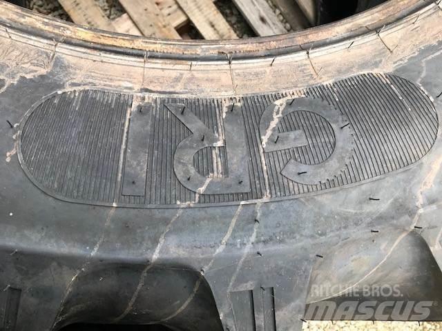  Rear Tyres Колелета/Гуми