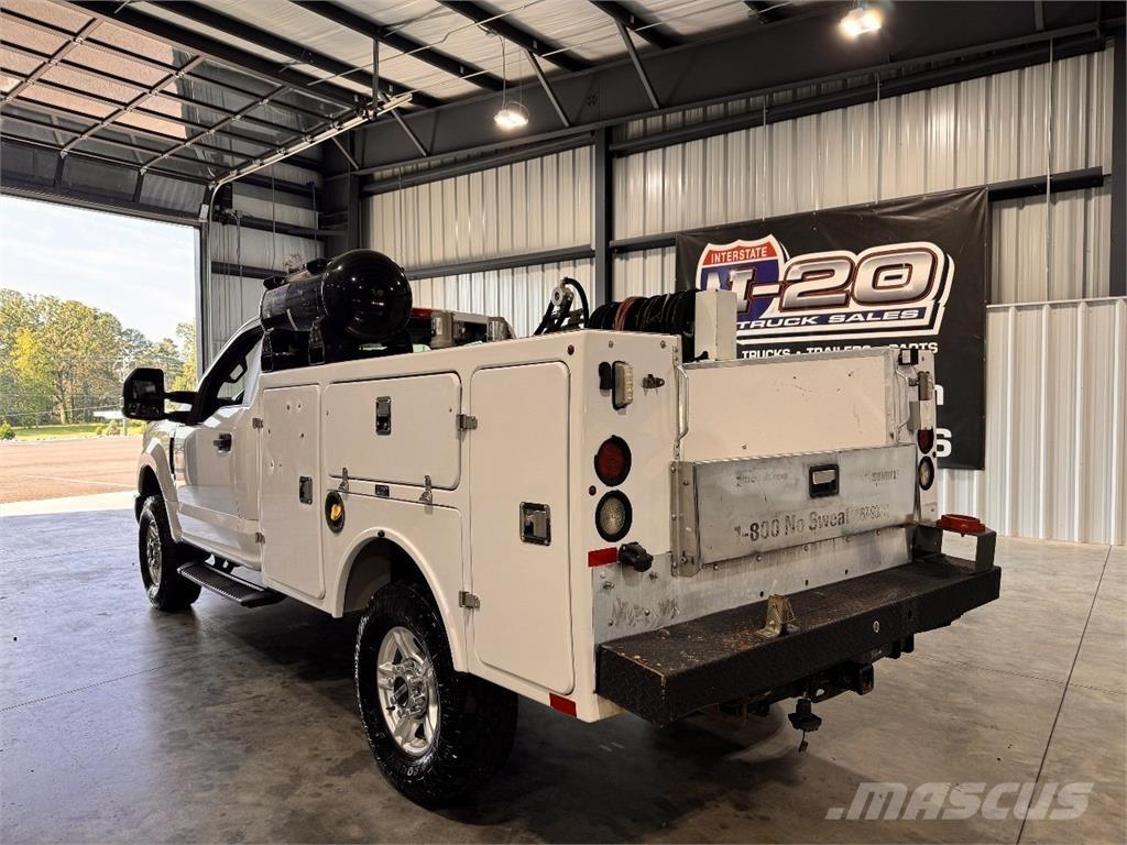 Ford F-250 Общински/универсални превозни средства
