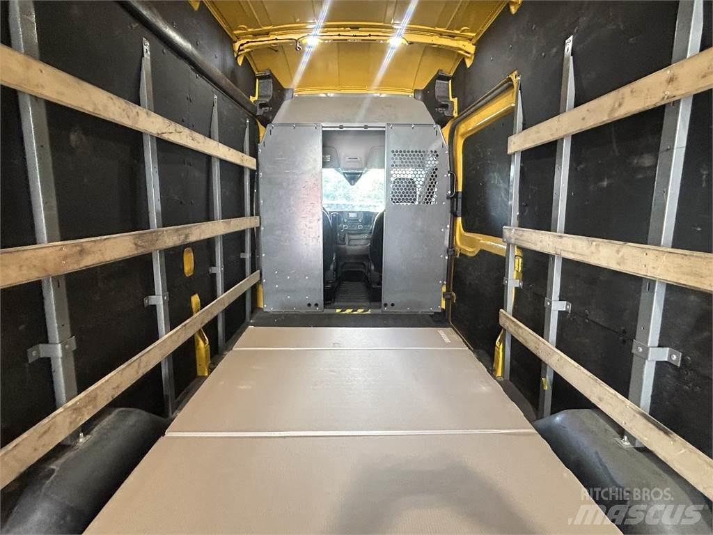 Ford Transit 250 Пикапи