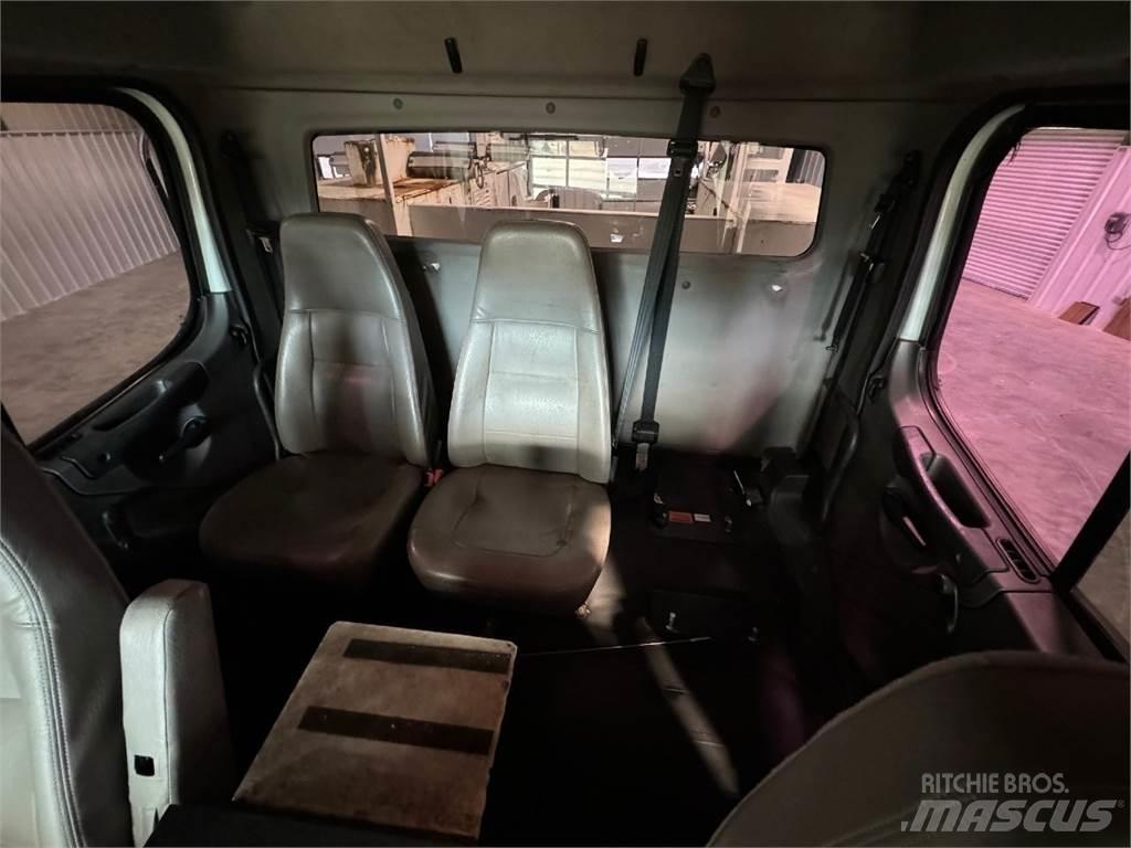 Freightliner 108SD Общински/универсални превозни средства
