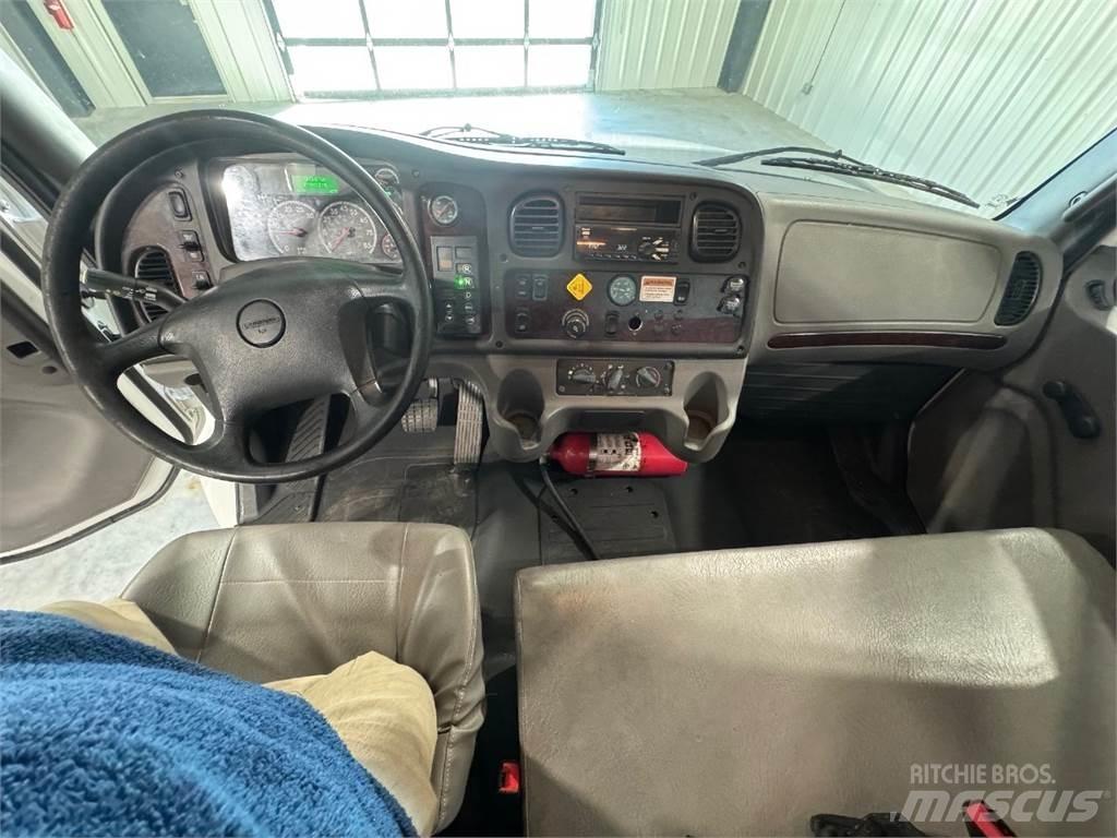 Freightliner M2 106 Каросерии