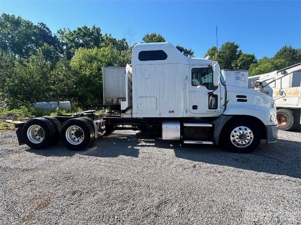 Mack CXU613 Влекачи