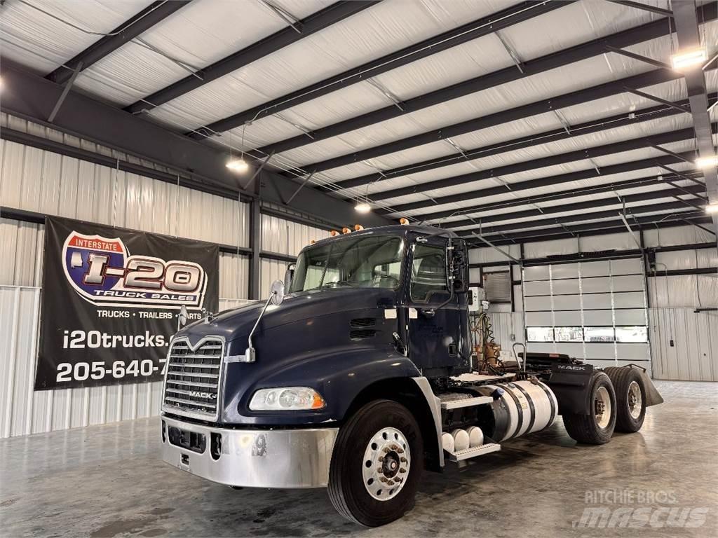 Mack CXU613 Влекачи