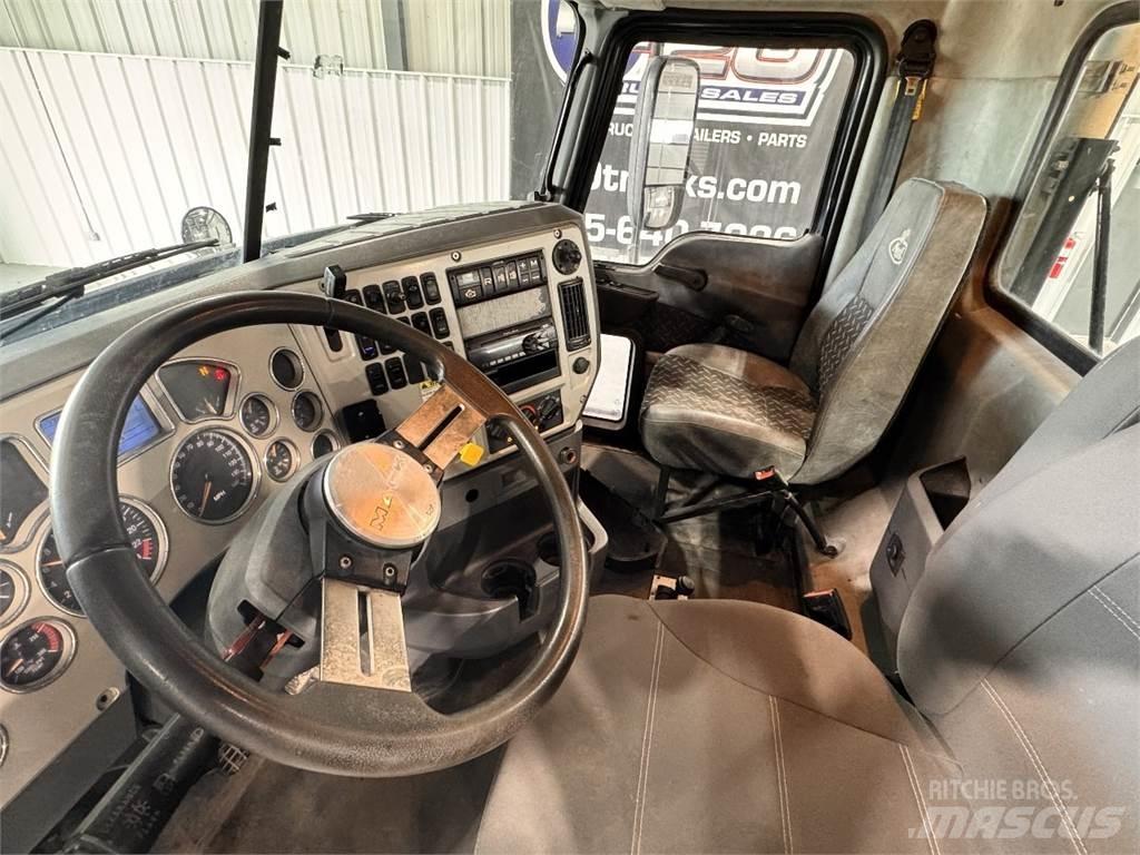 Mack CXU613 Влекачи