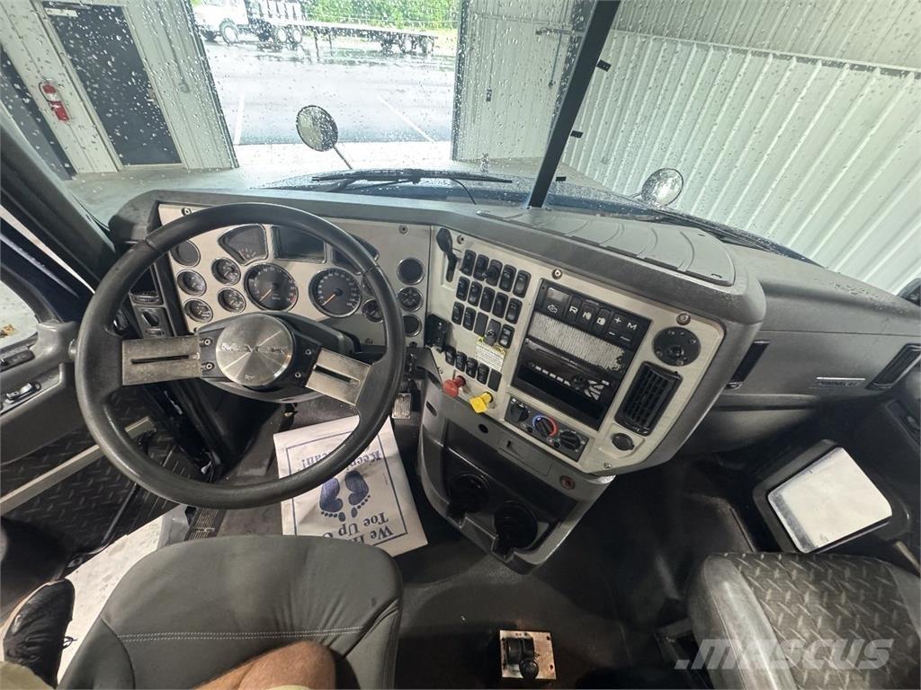 Mack CXU613 Влекачи