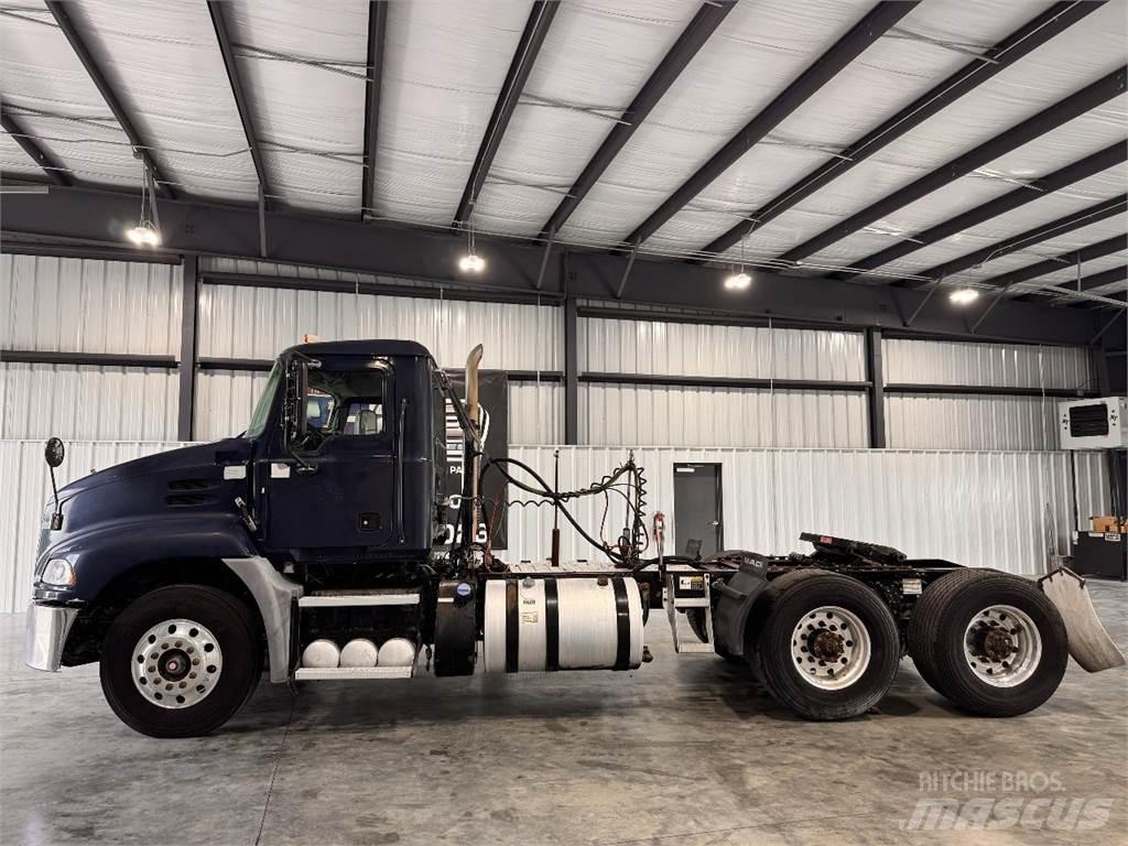 Mack CXU613 Влекачи