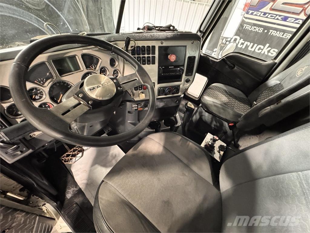 Mack Granite Самосвал