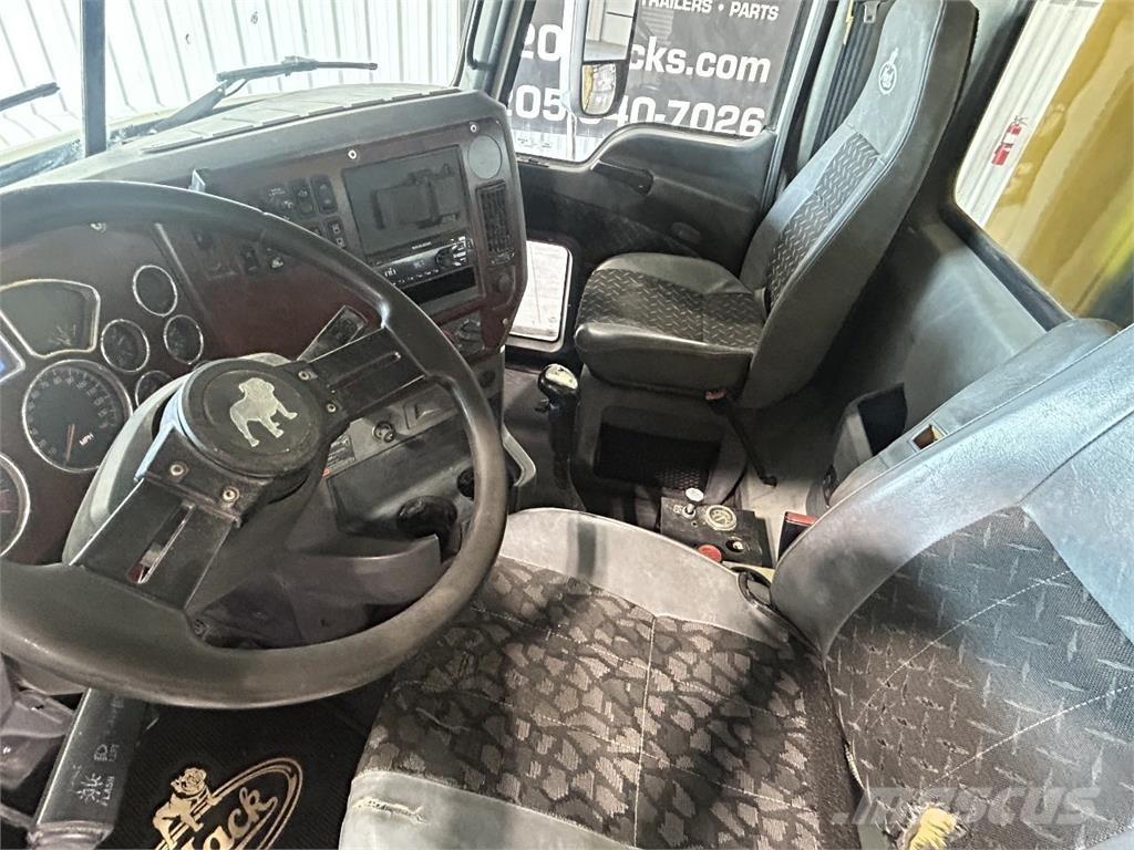 Mack Granite Самосвал