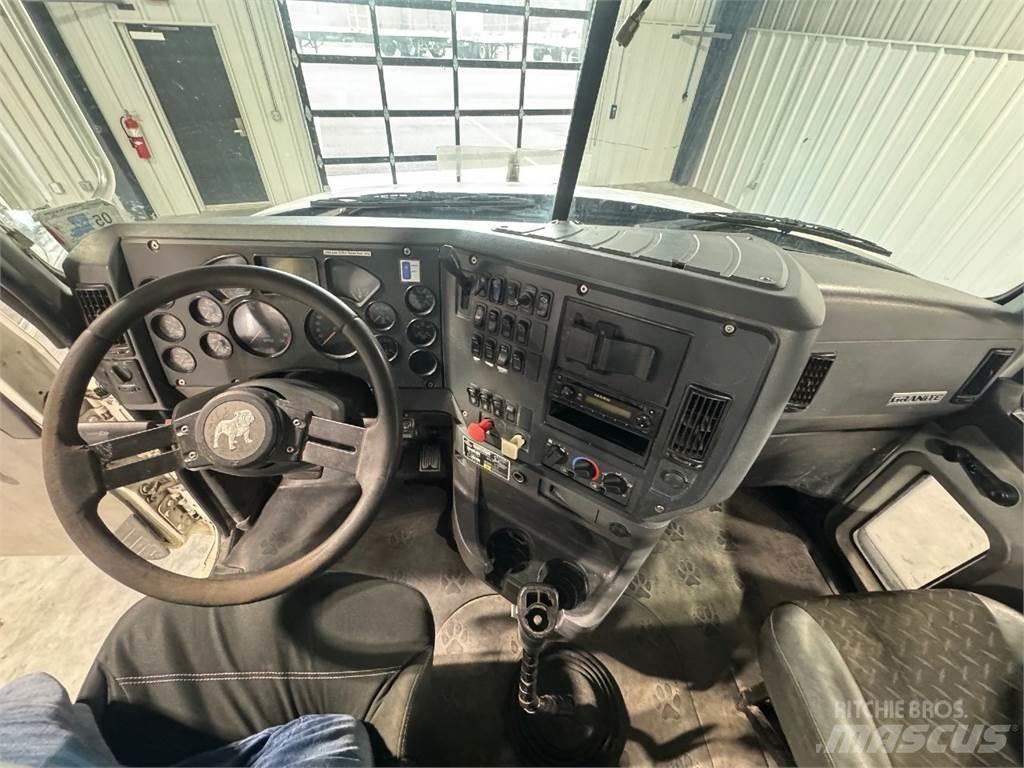 Mack GU713 Влекачи