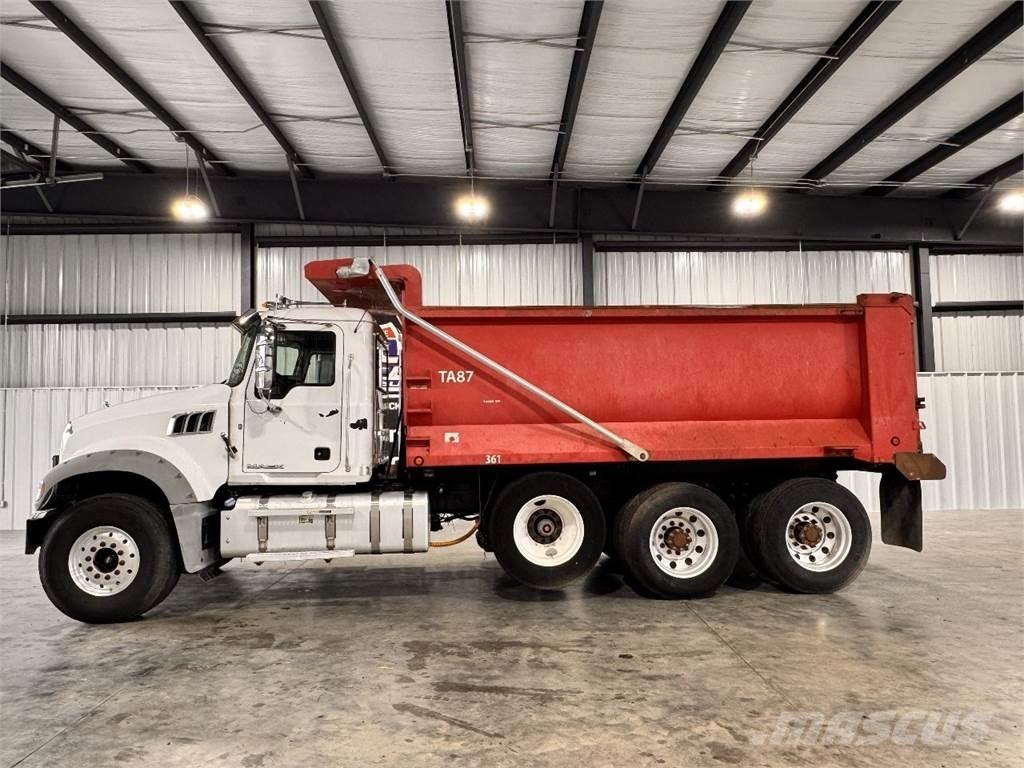 Mack GU713 Самосвал