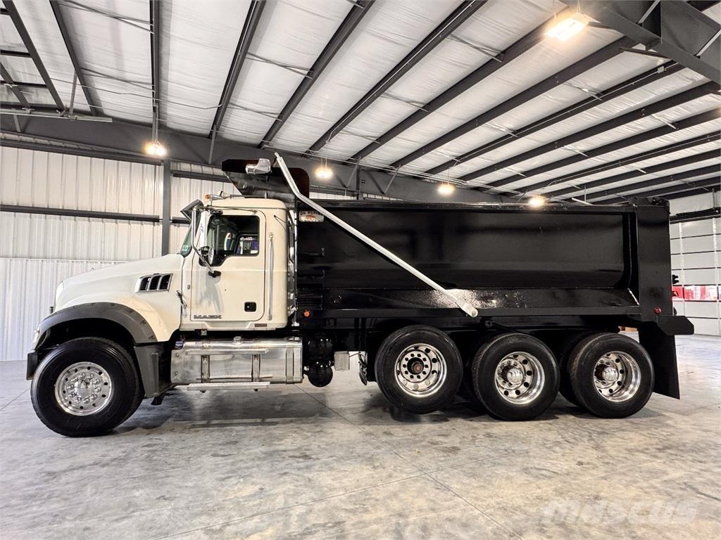 Mack GU713 Самосвал
