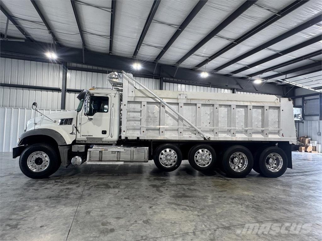 Mack GU713 Самосвал