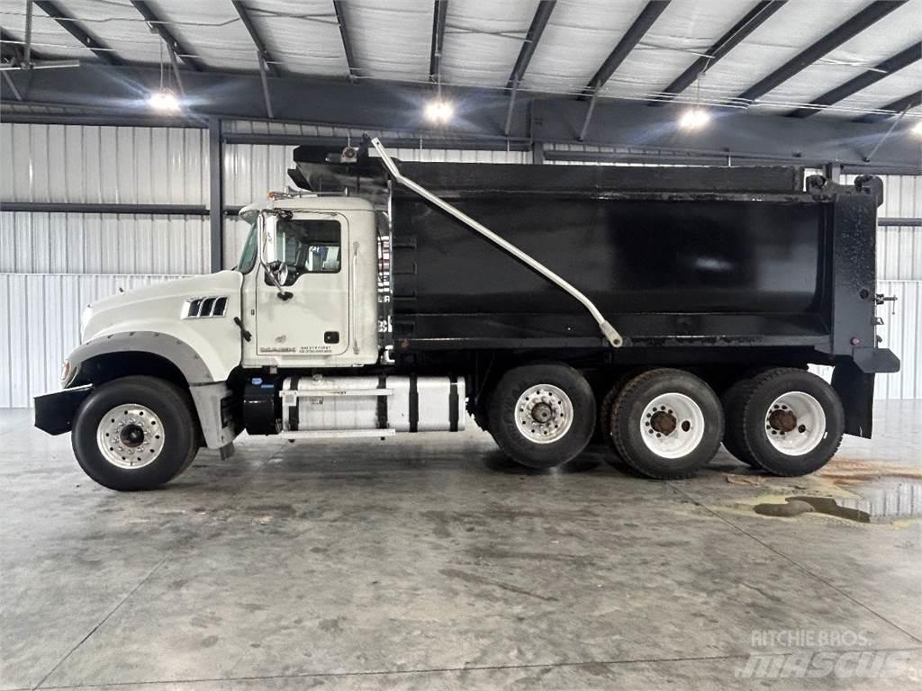 Mack GU713 Самосвал