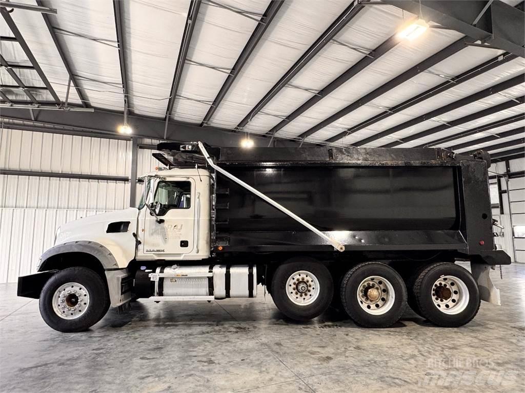 Mack GU713 Самосвал