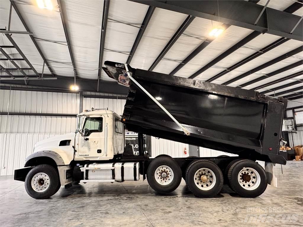 Mack GU713 Самосвал
