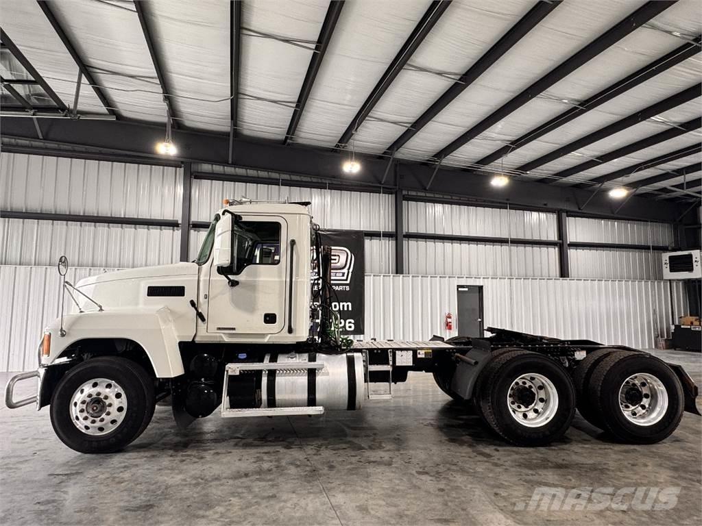 Mack Pinnacle Влекачи