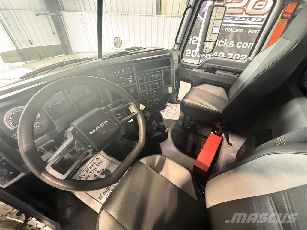Mack Pinnacle Влекачи