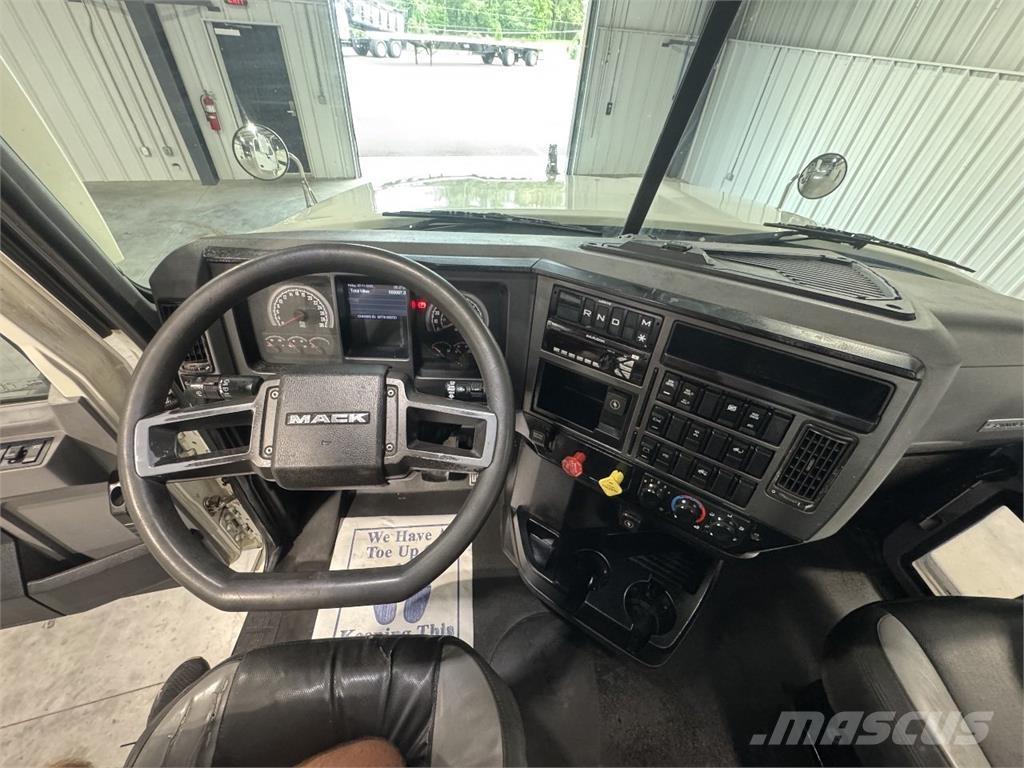 Mack Pinnacle Влекачи