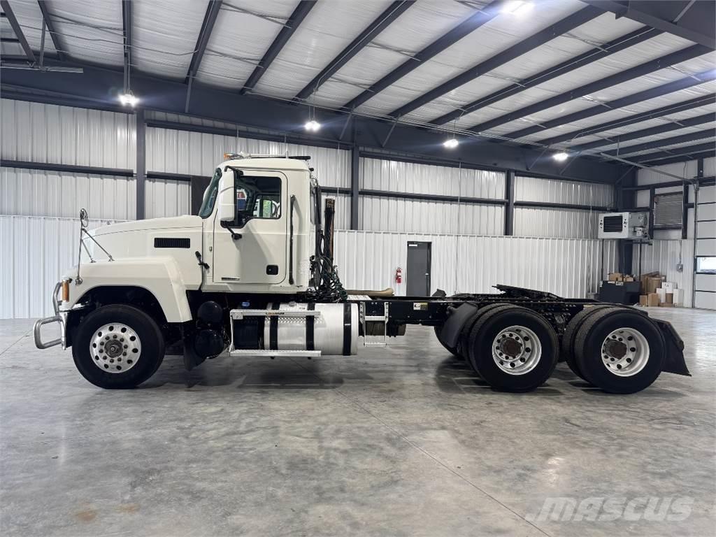 Mack Pinnacle Влекачи