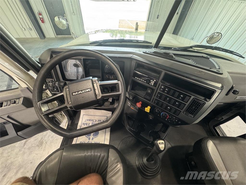 Mack Pinnacle Влекачи